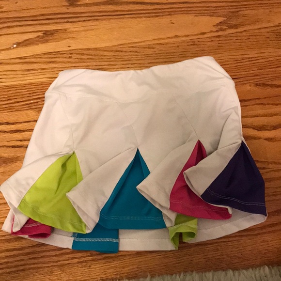 White Fila tennis skirt w/ colorful cutout shapes - Picture 2 of 4